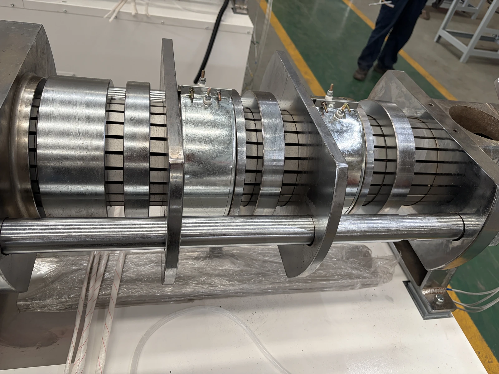 Screw press assembly detail